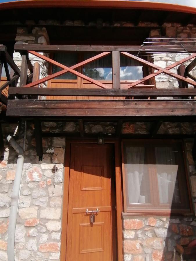Traditional Stone Cottage In Palio Elatohori Buitenkant foto