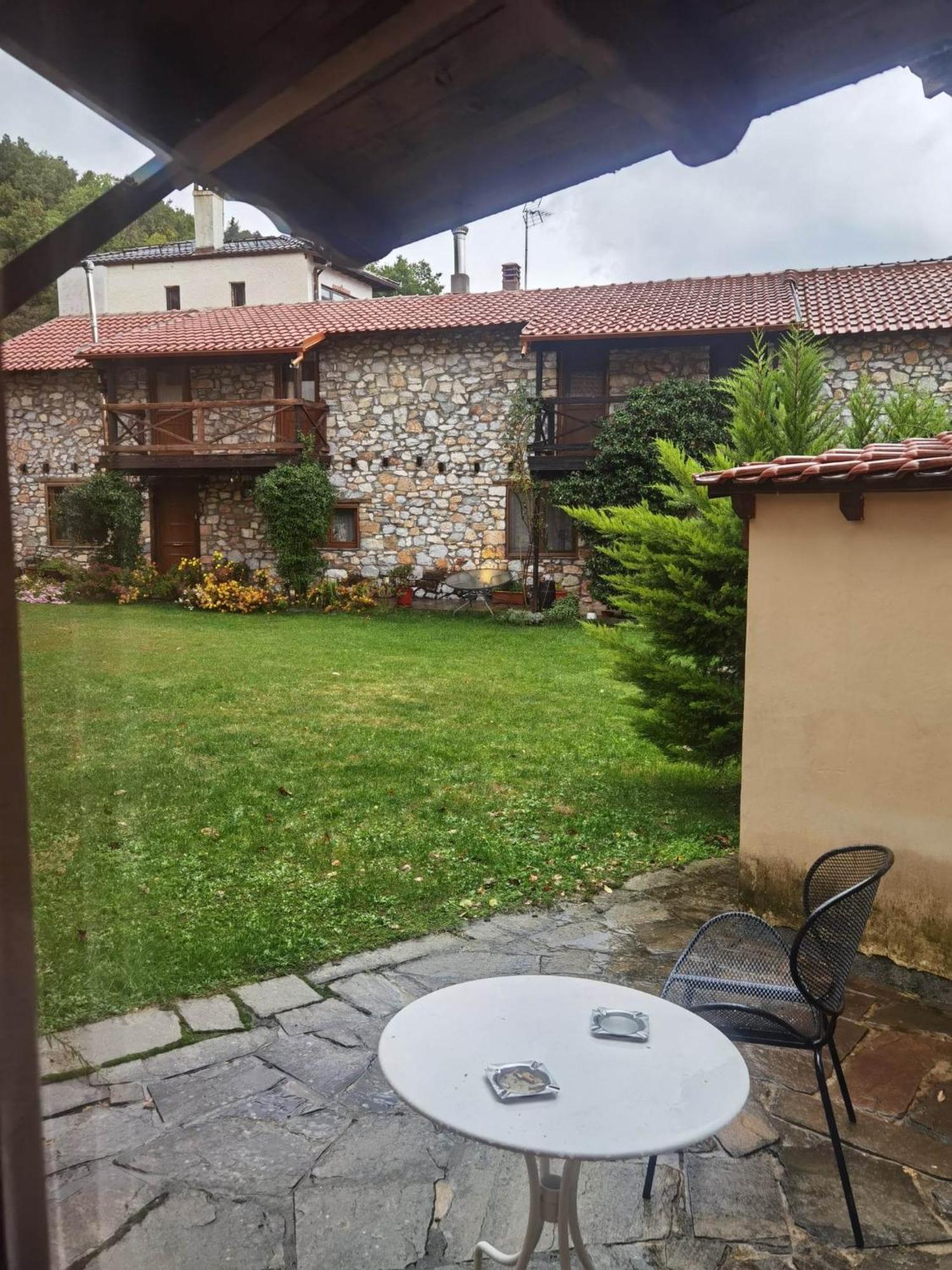 Traditional Stone Cottage In Palio Elatohori Buitenkant foto